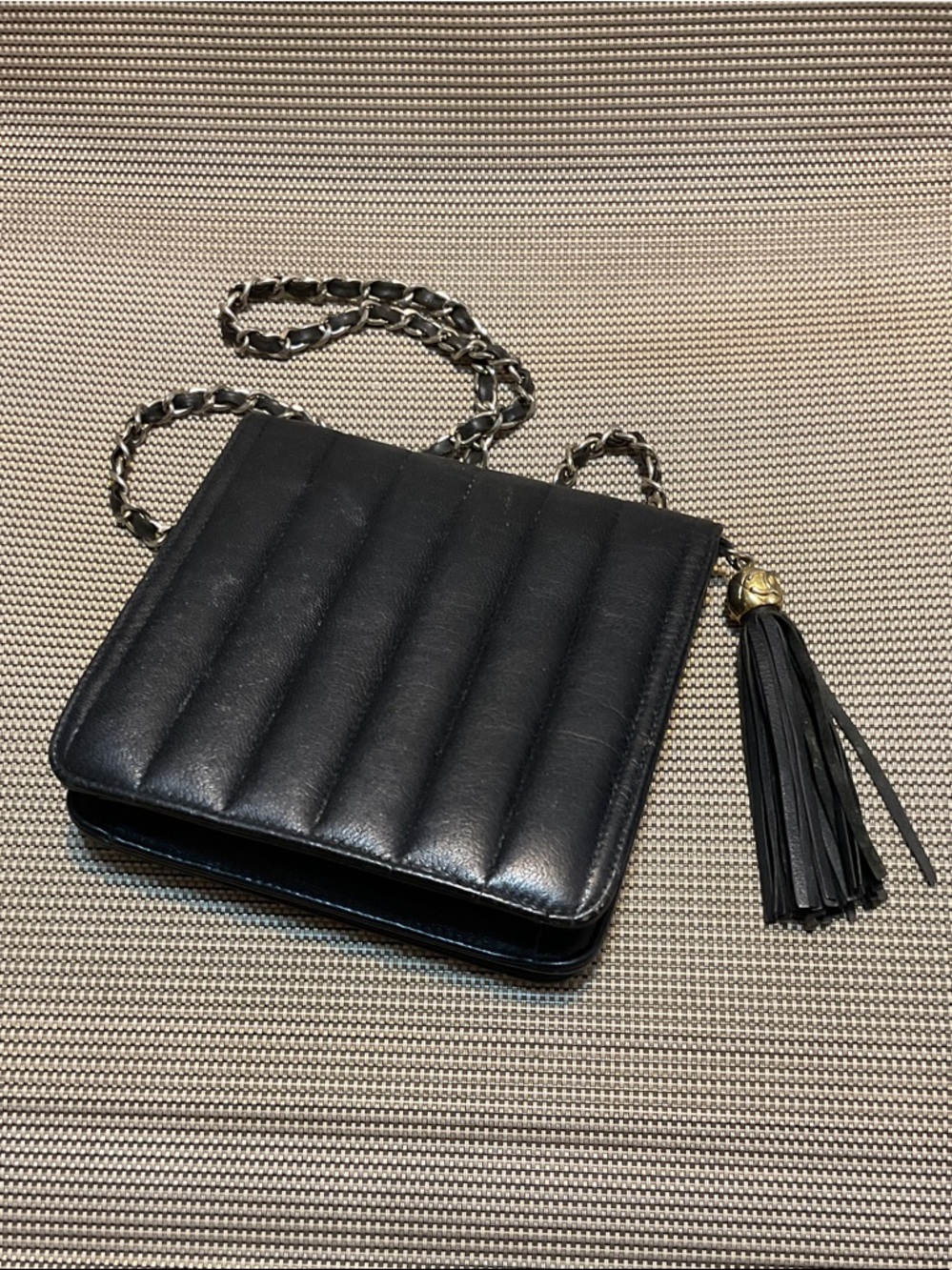 Vintage Chanel Black Quilted Chain Crossbody Bag with Tassel - Picture 4 of 9